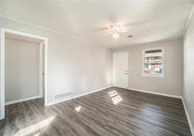 3rd image of 3552 S Lynn St, Independence, MO 64055 | MLS# 2622749