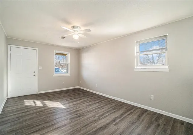 4th image of 3552 S Lynn St, Independence, MO 64055 | MLS# 2622749