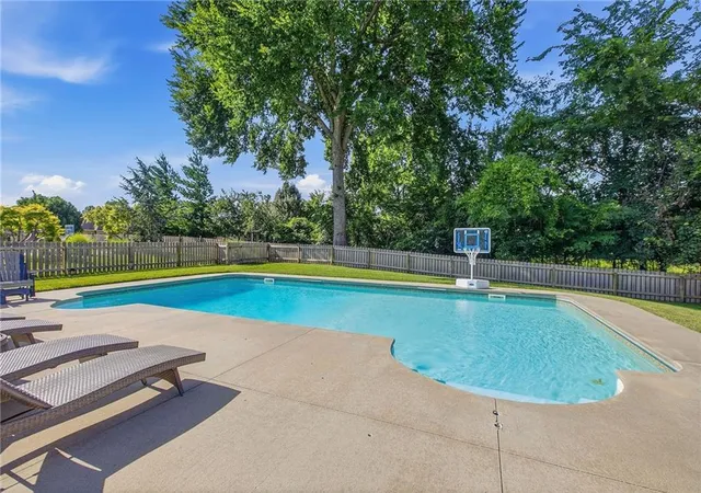 3rd image of 1625 Ne Shadow Valley Dr, Lees Summit, MO 64064 | MLS# 2622757