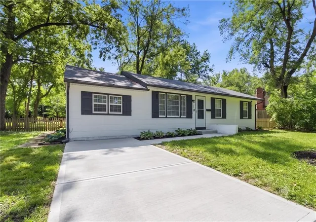 3rd image of 10515 Palmer Ave, Kansas City, MO 64134 | MLS# 2622762