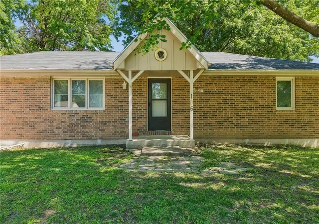 Homes for sale in Greenwood, MO | 106 Peach Tree Ln, Greenwood, MO 64034 | MLS# 2622768