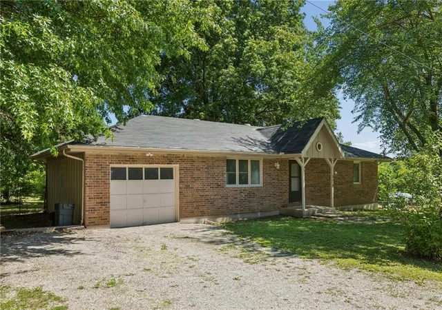 Homes for sale in Greenwood, MO | 106 Peach Tree Ln, Greenwood, MO 64034 | MLS# 2622768