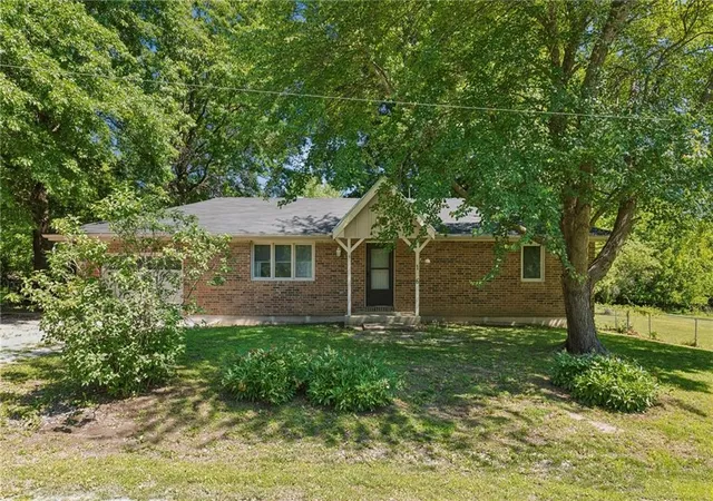 Homes for sale in Greenwood, MO | 106 Peach Tree Ln, Greenwood, MO 64034 | MLS# 2622768
