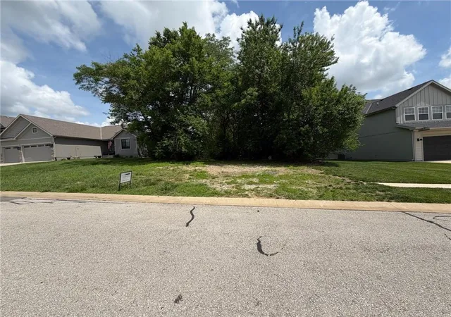 Homes for sale in Louisburg, KS | 1104 S 12 Ter, Louisburg, KS 66053 | MLS# 2622795