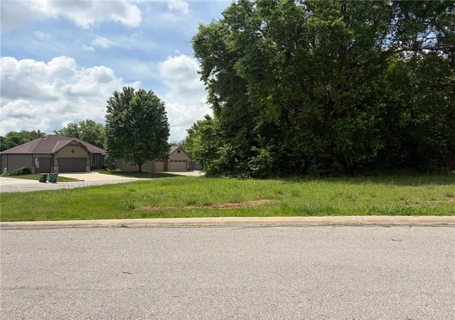 Homes for sale in Louisburg, KS | 1019 S 12 Ter, Louisburg, KS 66053 | MLS# 2622812