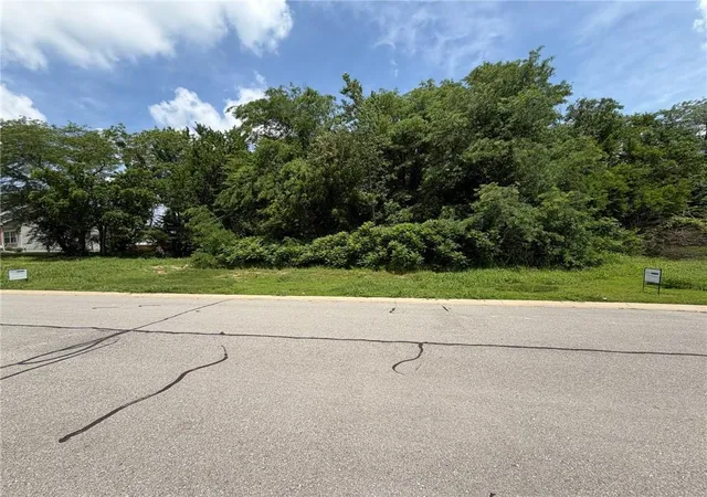 Homes for sale in Louisburg, KS | 1118 S 13 St, Louisburg, KS 66053 | MLS# 2622815