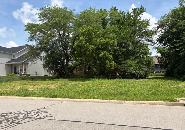 Homes for sale in Louisburg, KS | 1124 S 13 St, Louisburg, KS 66053 | MLS# 2622817