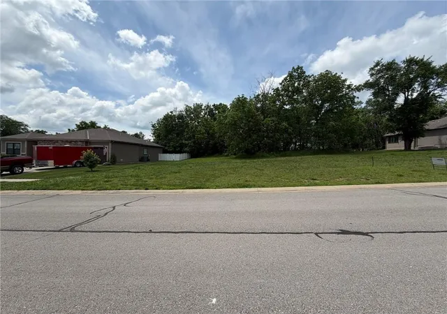 Homes for sale in Louisburg, KS | 1117 S 13 St, Louisburg, KS 66053 | MLS# 2622823