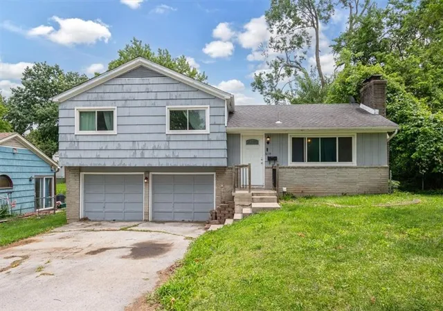 1st image of 3035 Englewood Ter, Independence, MO 64052 | MLS# 2622849