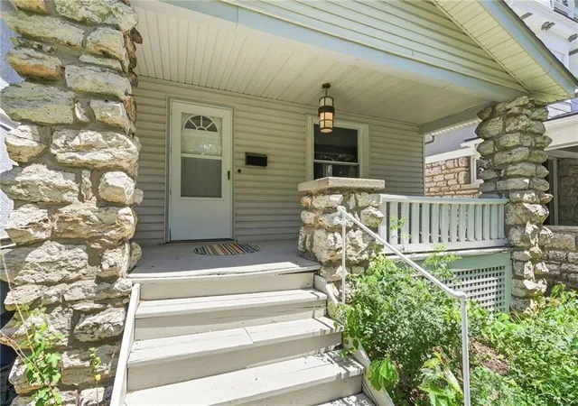 Photo 1 of Single family home for sale at 4215 Kenwood Ave, Kansas City, MO 64110 | MLS# 2622853 | Listing updated on 2026-09-14