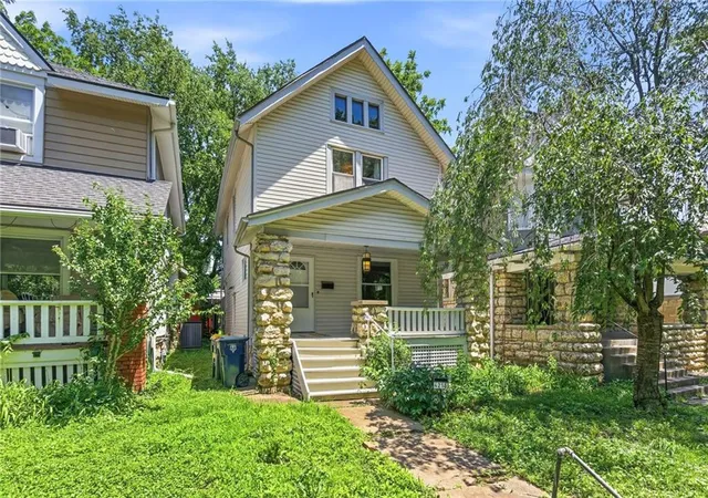 Photo 5 of Single family home for sale at 4215 Kenwood Ave, Kansas City, MO 64110 | MLS# 2622853 | Listing updated on 2026-08-17