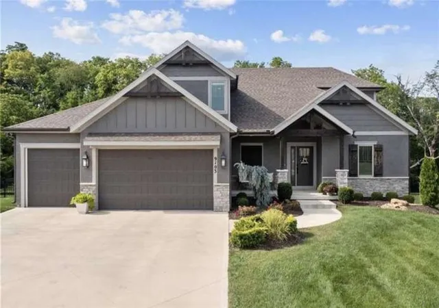 1st image of 9103 Sw 12th St, Lee's Summit, MO 64064 | MLS# 2622854