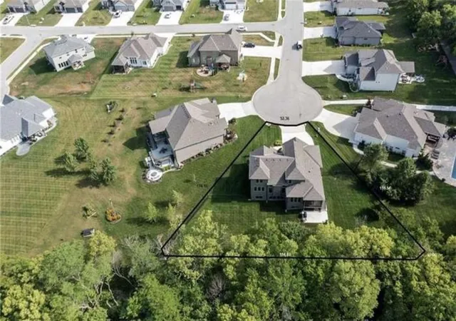 33rd image of 9103 Sw 12th St, Lee's Summit, MO 64064 | MLS# 2622854