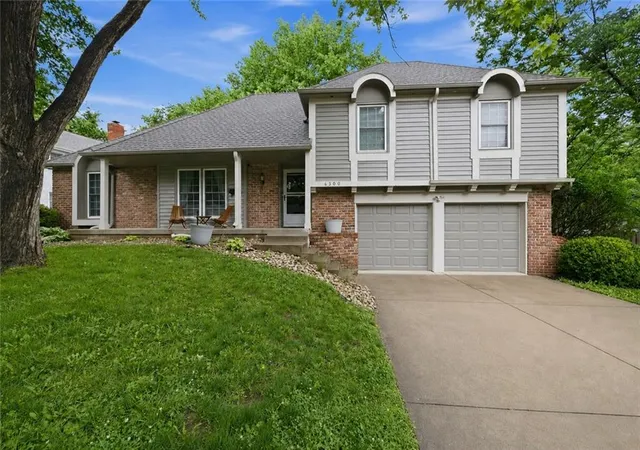 1st image of 6300 W 101 Ter, Overland Park, KS 66212 | MLS# 2622867