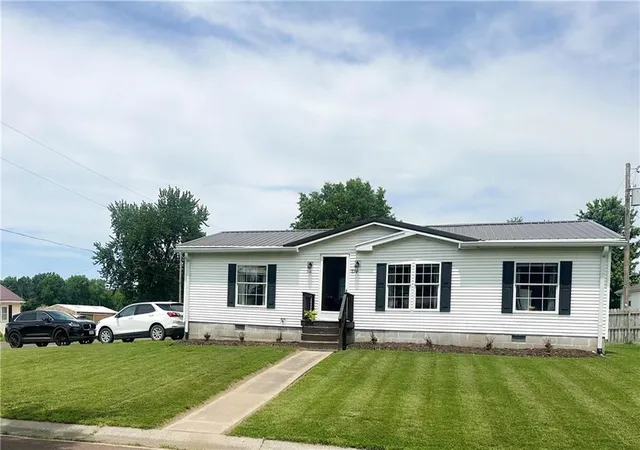 Homes for sale in Brookfield, MO | 816 Mcgowan St, Brookfield, MO 64628 | MLS# 2622875