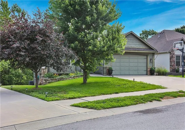 Photo 3 of Sale Pending at 483 S 137th Place, Bonner Springs, KS 66012 | MLS# 2622877 | Listing updated on 2026-09-07