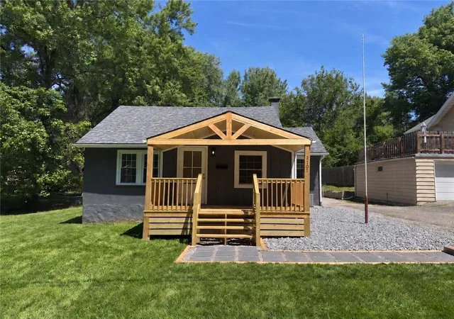 Homes for sale in Saint Joseph, MO | 2701 Karnes Rd, Saint Joseph, MO 64505 | MLS# 2622894