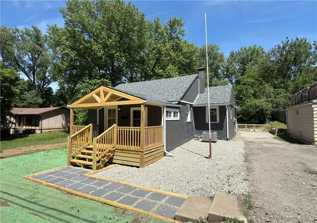 Homes for sale in Saint Joseph, MO | 2701 Karnes Rd, Saint Joseph, MO 64505 | MLS# 2622894
