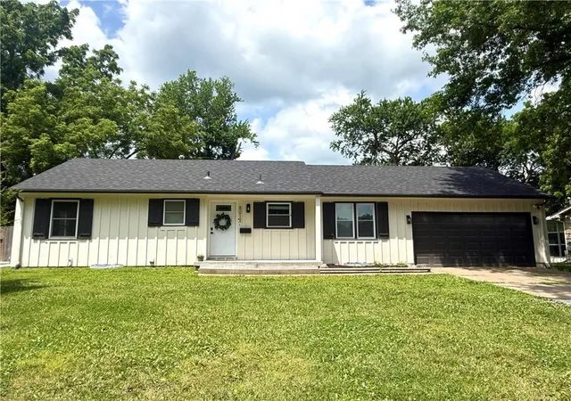 Photo 1 of Single family home for sale at 8012 Elm Ave, Raytown, MO 64138 | MLS# 2622913 | Listing updated on 2026-08-31