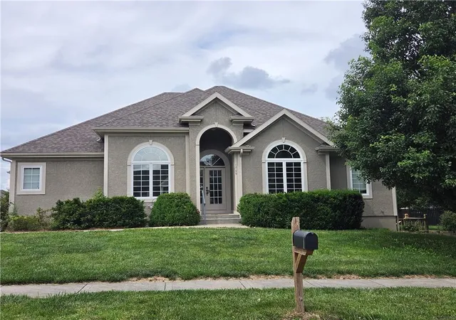Homes for sale in Kearney, MO | 1709 Cambridge Cir, Kearney, MO 64060 | MLS# 2622922