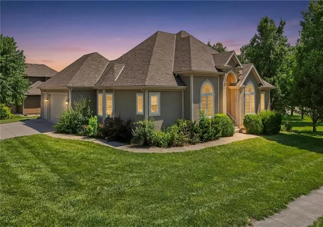 Homes for sale in Kearney, MO | 1709 Cambridge Cir, Kearney, MO 64060 | MLS# 2622922