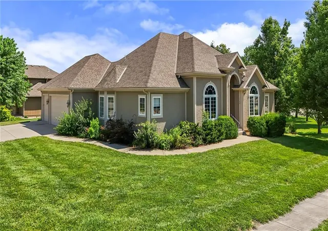 Homes for sale in Kearney, MO | 1709 Cambridge Cir, Kearney, MO 64060 | MLS# 2622922