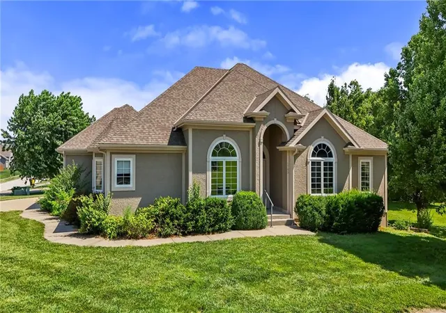 Homes for sale in Kearney, MO | 1709 Cambridge Cir, Kearney, MO 64060 | MLS# 2622922