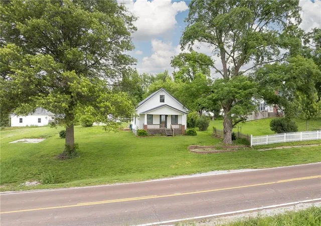 3rd image of 807 Se Grand Dd Hwy, Faucett, MO 64448 | MLS# 2622939