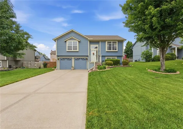 Homes for sale in Greenwood, MO | 1308 Bradford Dr, Greenwood, MO 64034 | MLS# 2622946