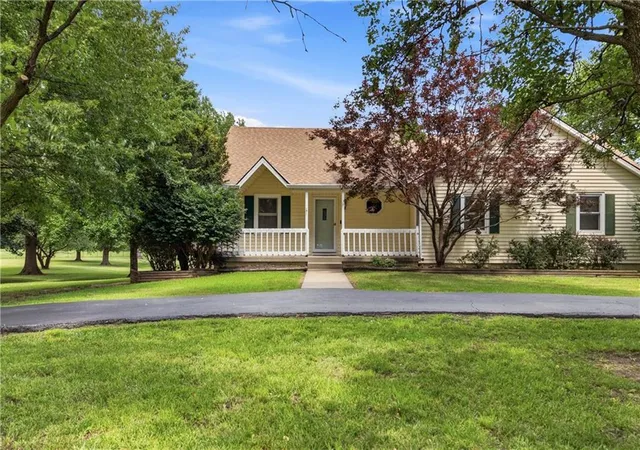 Homes for sale in Peculiar, MO | 12306 E Brookfield Dr, Peculiar, MO 64078 | MLS# 2622957