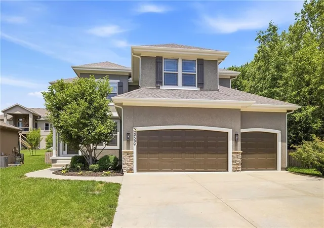 Homes for sale in Lenexa, KS | 24504 W 80th Pl, Lenexa, KS 66227 | MLS# 2622971