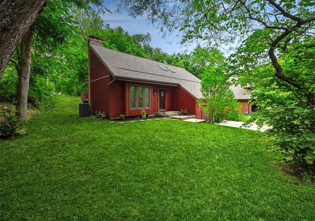 Photo 3 of Sale Pending at 2501 Olde Crk Ct, Leavenworth, KS 66048 | MLS# 2622975 | Listing updated on 2026-09-07