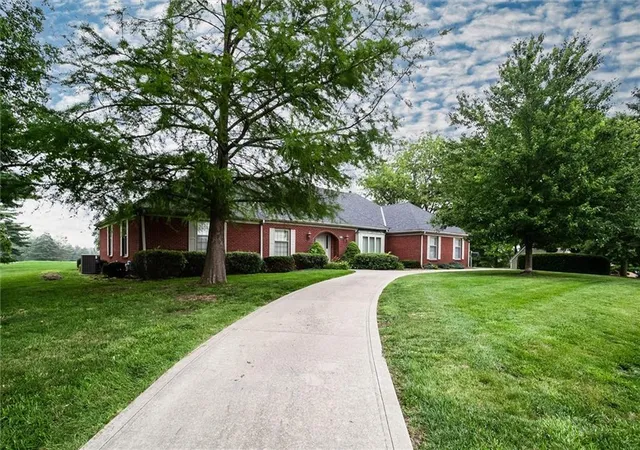 Homes for sale in Richmond, MO | 1406 S Golf Club Dr, Richmond, MO 64085 | MLS# 2623009