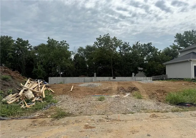 2nd image of 20755 Emerald St, Spring Hill, KS 66083 | MLS# 2623029