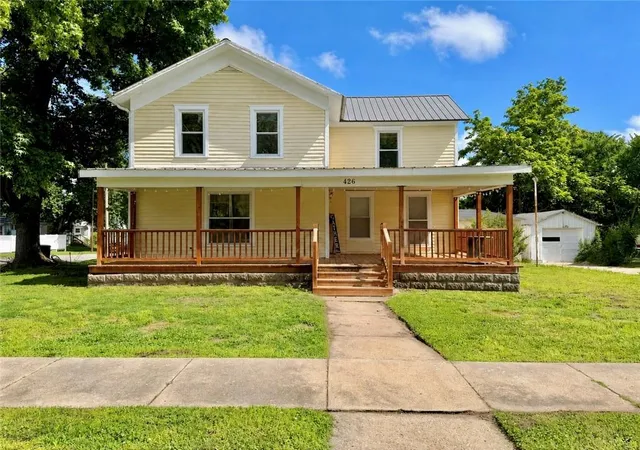 Homes for sale in Nevada, MO | 426 W Walnut St, Nevada, MO 64772 | MLS# 2623063