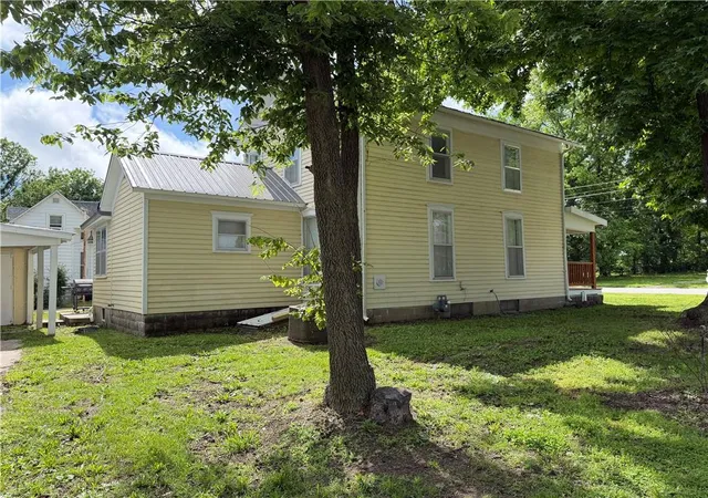 Homes for sale in Nevada, MO | 426 W Walnut St, Nevada, MO 64772 | MLS# 2623063