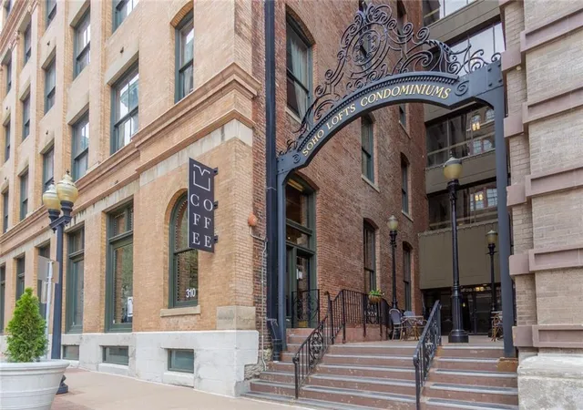 Homes for sale in Kansas City, MO | 308 W 8th Street, Kansas City, MO 64105 | Houzeo