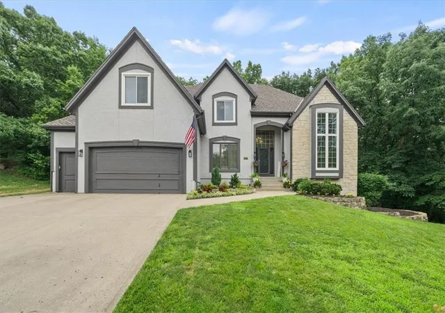 Photo 1 of Single family home for sale at 5812 Nw Hickory Pl, Parkville, MO 64152 | MLS# 2623081 | Listing updated on 2026-10-04