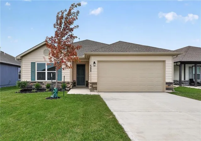 1st image of 588 W Bluebird St, Gardner, KS 66030 | MLS# 2623093