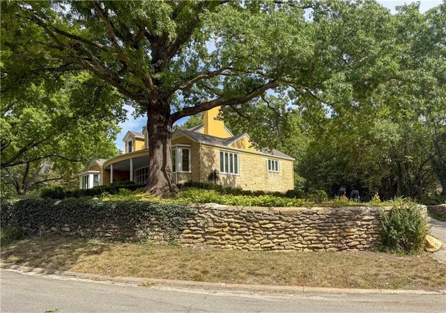 5th image of 1336 Spencer Dr, Lawrence, KS 66044 | MLS# 2623094