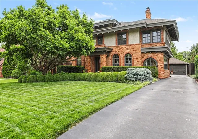 2nd image of 7225 Ward Pkwy, Kansas City, MO 64114 | MLS# 2623100