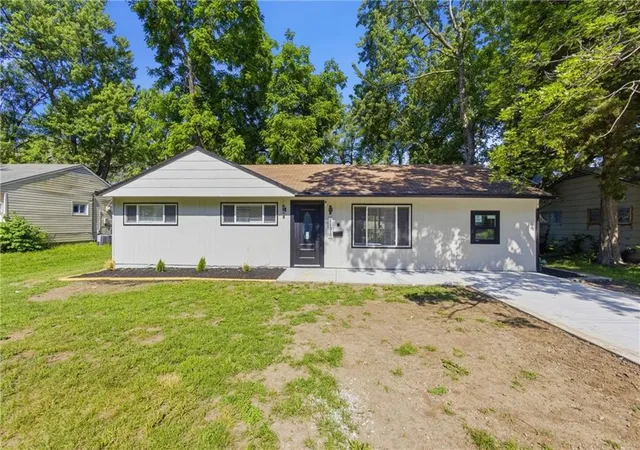 Homes for sale in Kansas City, MO | 11310 Corrington Ave, Kansas City, MO 64134 | MLS# 2623101