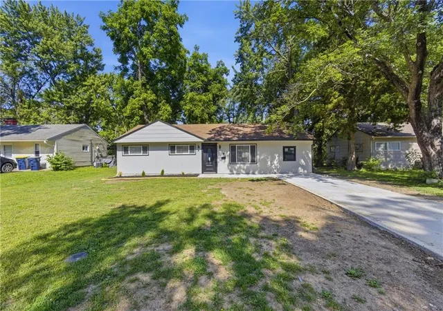 Homes for sale in Kansas City, MO | 11310 Corrington Ave, Kansas City, MO 64134 | MLS# 2623101
