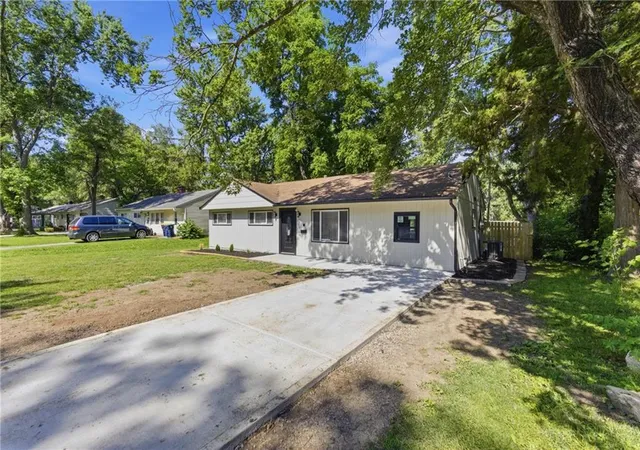 Homes for sale in Kansas City, MO | 11310 Corrington Ave, Kansas City, MO 64134 | MLS# 2623101