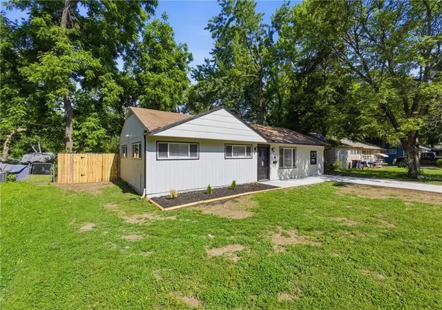 Homes for sale in Kansas City, MO | 11310 Corrington Ave, Kansas City, MO 64134 | MLS# 2623101
