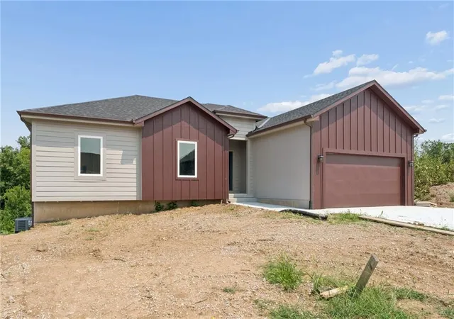 Photo 2 of Single family home for sale at 612 Se 21st Street, Oak Grove, MO 64075 | MLS# 2623103 | Listing updated on 2026-08-30
