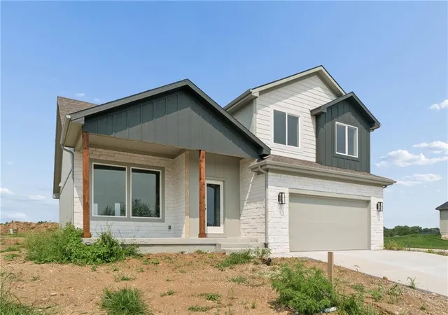 Photo 3 of Single family home for sale at 2200 Se Oak Ridge Dr, Oak Grove, MO 64075 | MLS# 2623111 | Listing updated on 2026-08-30