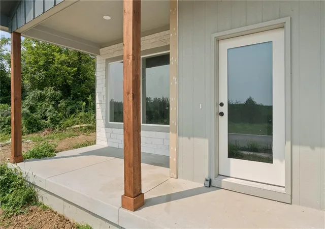 Photo 4 of Single family home for sale at 2200 SE Oak Ridge Dr, Oak Grove, MO 64075 | MLS# 2623111 | Listing updated on 2026-08-30