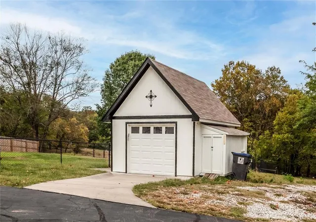Photo 3 of Single family home for sale at 23210 Old Cyclone School Rd, Lees Summit, MO 64064 | MLS# 2623112 | Listing updated on 2026-06-28