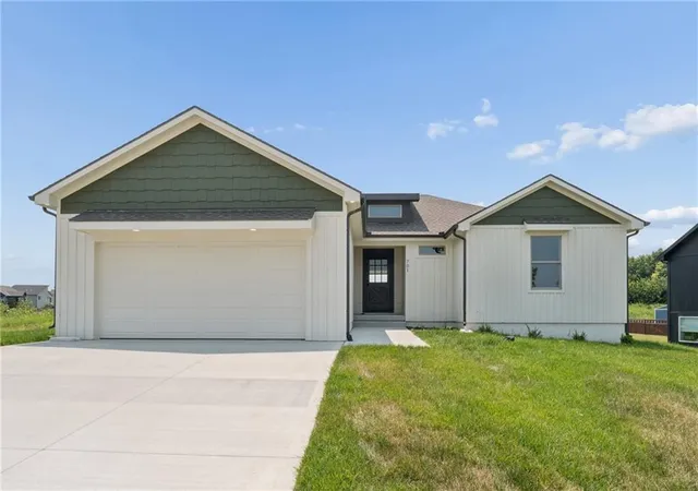 Photo 1 of Single family home for sale at 701 Se 21st Street, Oak Grove, MO 64075 | MLS# 2623115 | Listing updated on 2026-08-30